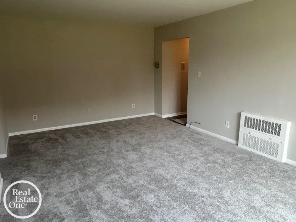 17560 Mack Avenue Grosse Pointe City, MI 48230