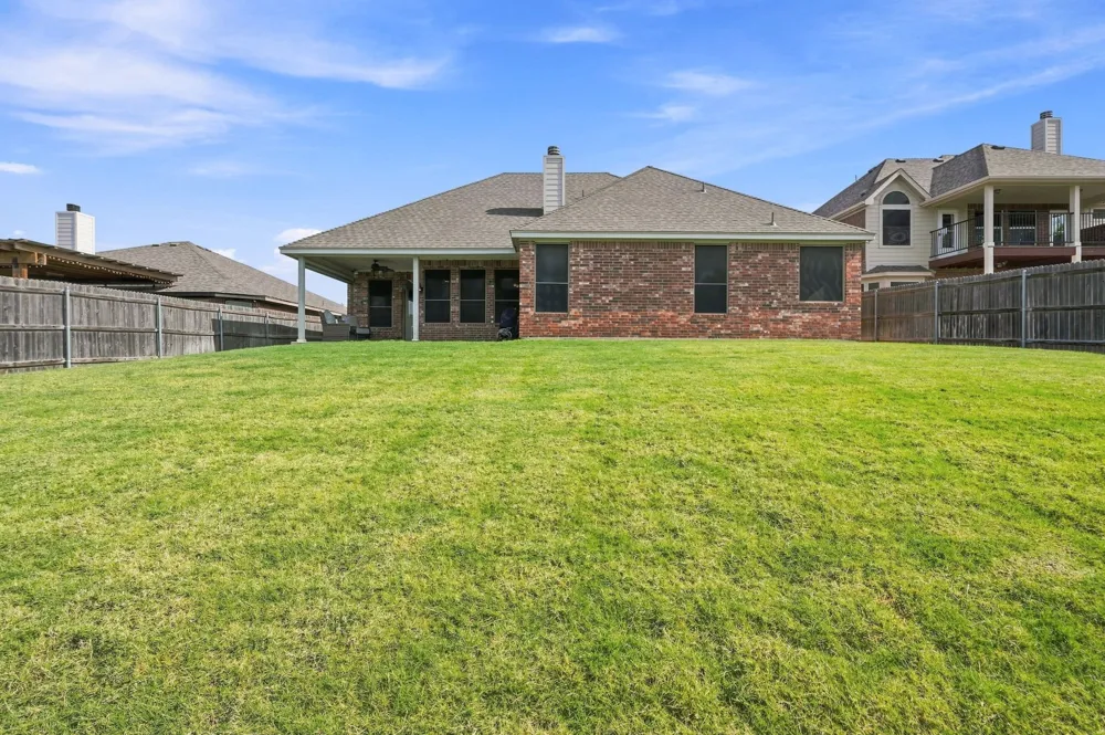 812 Peach Lane Burleson, TX 76028