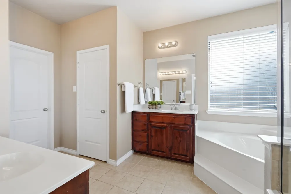 812 Peach Lane Burleson, TX 76028