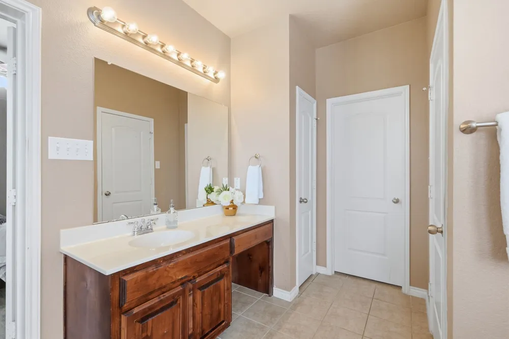 812 Peach Lane Burleson, TX 76028