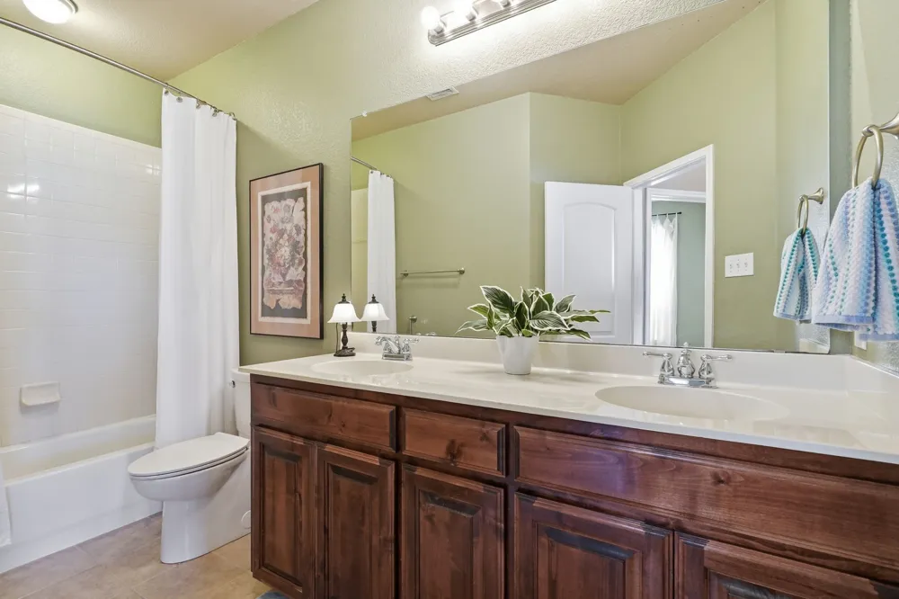812 Peach Lane Burleson, TX 76028