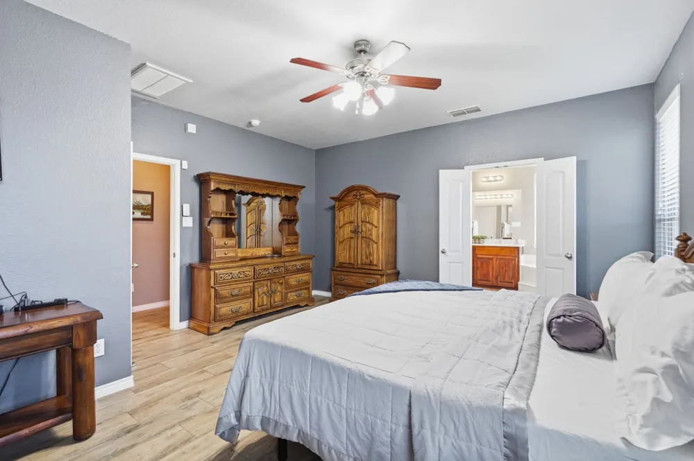 812 Peach Lane Burleson, TX 76028