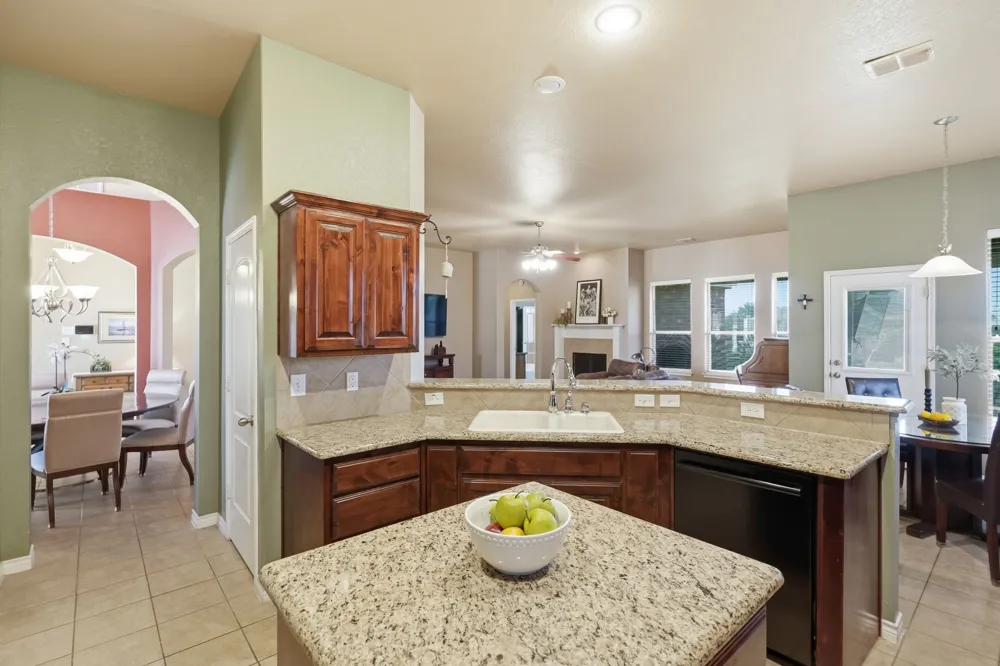 812 Peach Lane Burleson, TX 76028