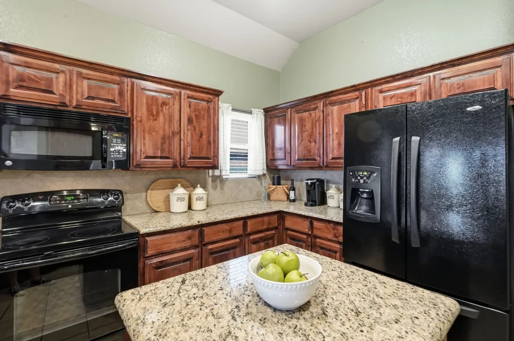 812 Peach Lane Burleson, TX 76028