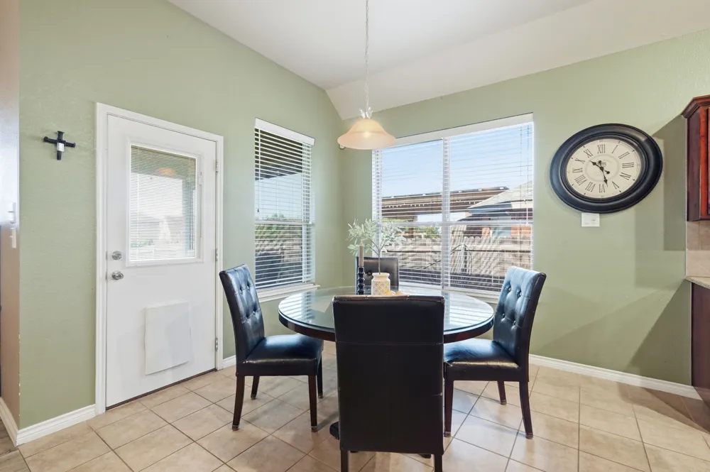 812 Peach Lane Burleson, TX 76028