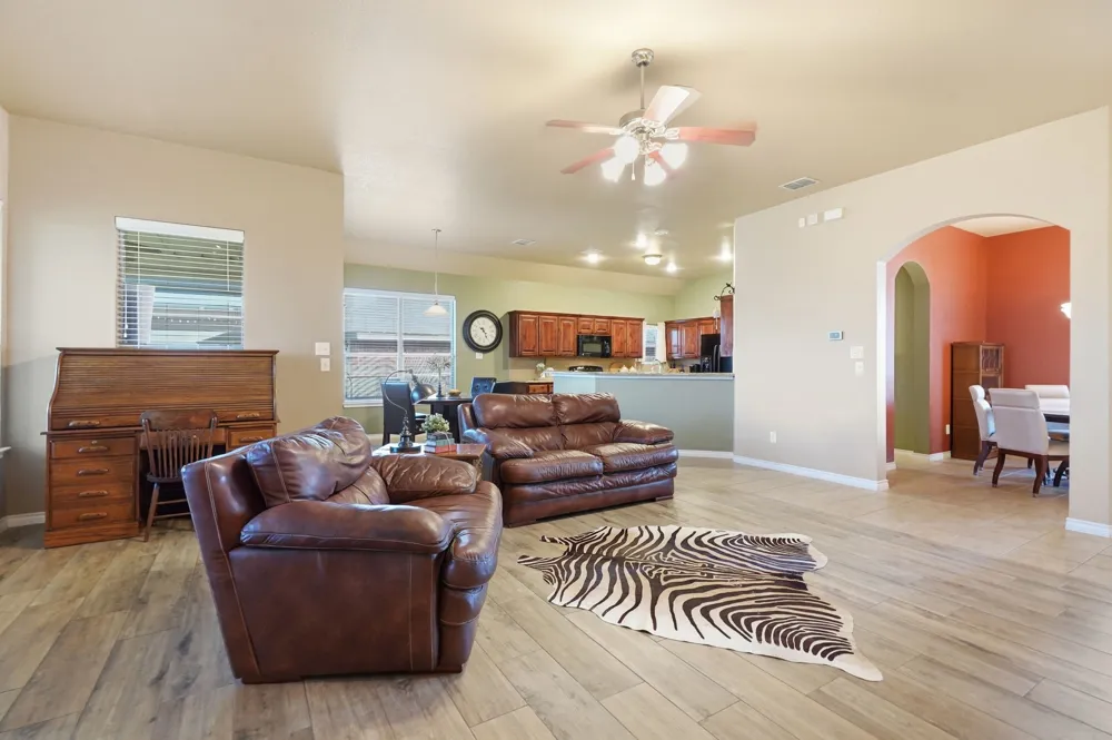 812 Peach Lane Burleson, TX 76028