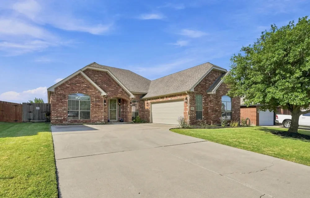 812 Peach Lane Burleson, TX 76028
