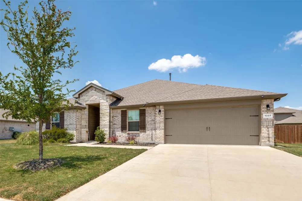 1337 Rolling Meadows Drive Cedar Hill, TX 75104