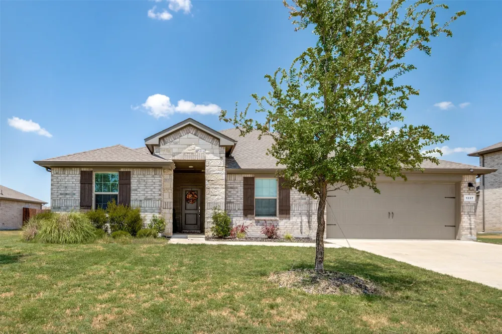1337 Rolling Meadows Drive Cedar Hill, TX 75104
