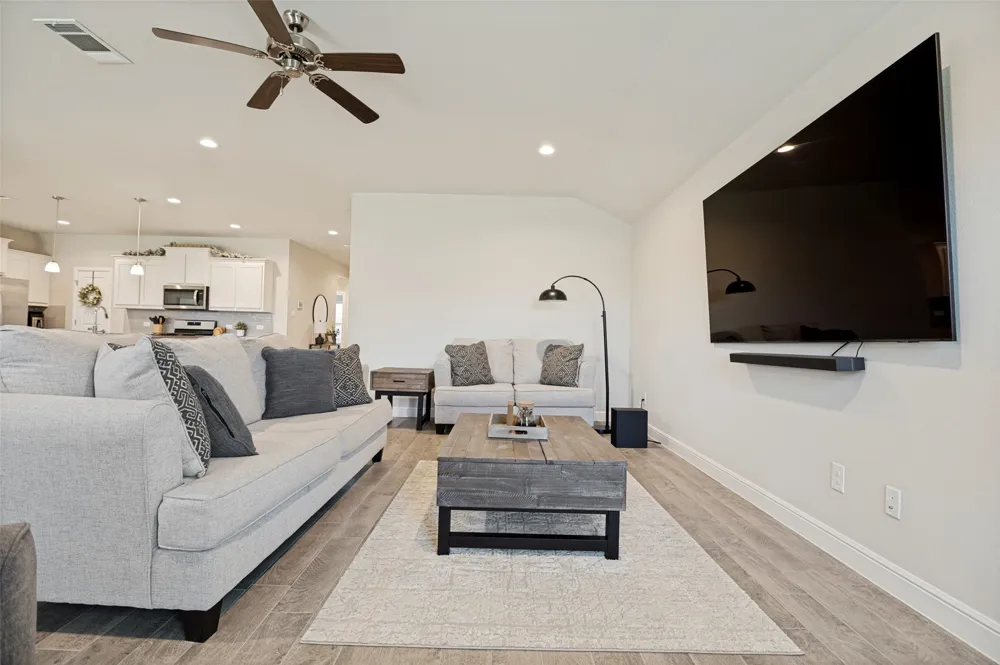 1337 Rolling Meadows Drive Cedar Hill, TX 75104