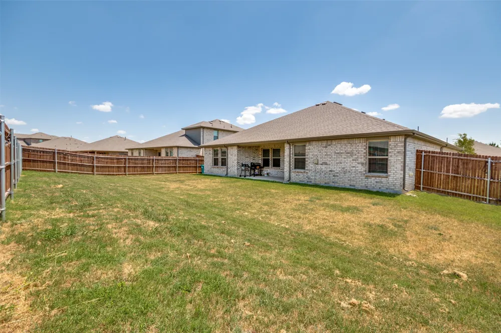 1337 Rolling Meadows Drive Cedar Hill, TX 75104