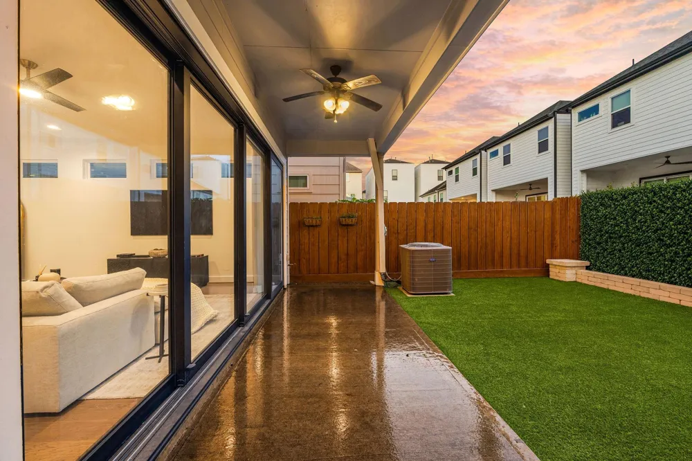 5537 Petty Street Houston, TX 77007