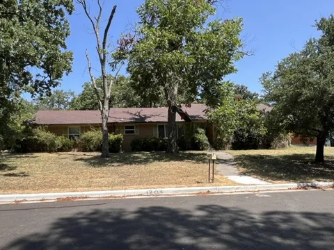 1203 Clover Lane