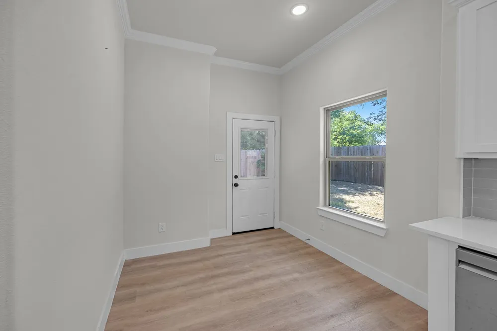 5511 Black Pine Circle Granbury, TX 76048