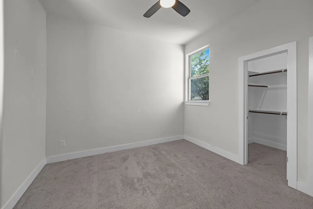 5511 Black Pine Circle Granbury, TX 76048