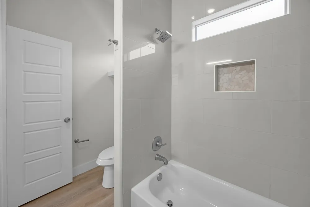 5511 Black Pine Circle Granbury, TX 76048