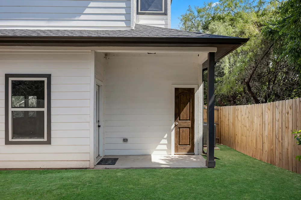 5511 Black Pine Circle Granbury, TX 76048