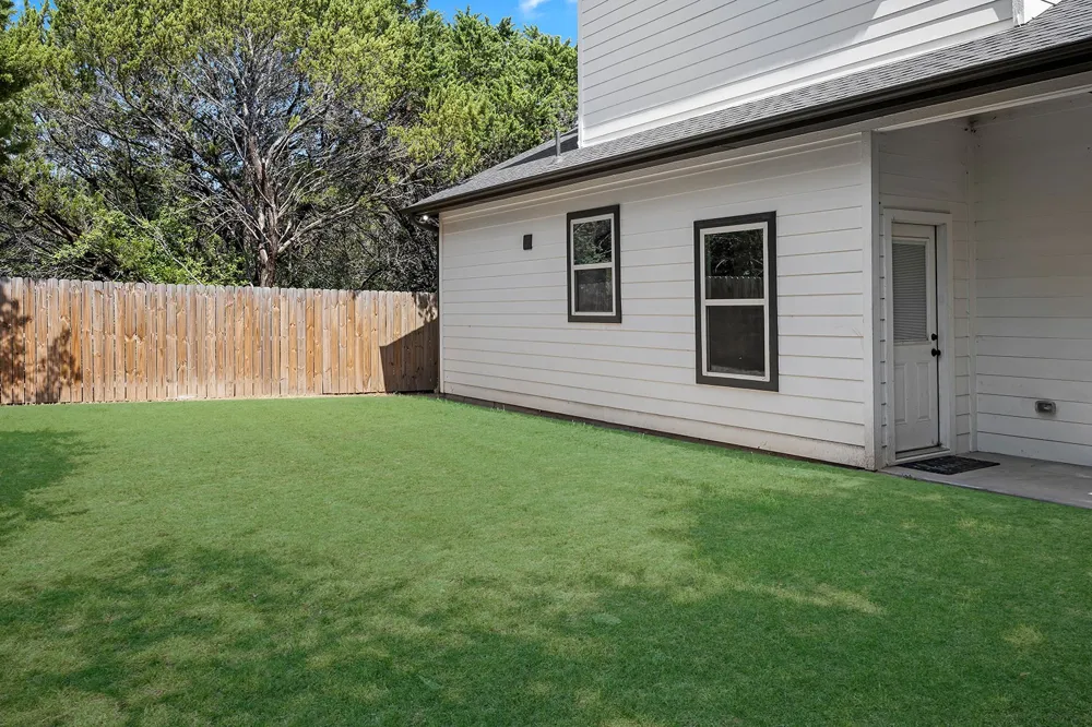 5511 Black Pine Circle Granbury, TX 76048