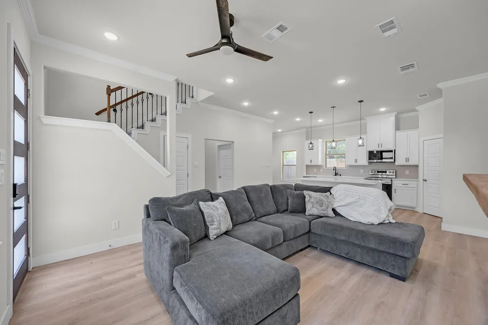 5511 Black Pine Circle Granbury, TX 76048