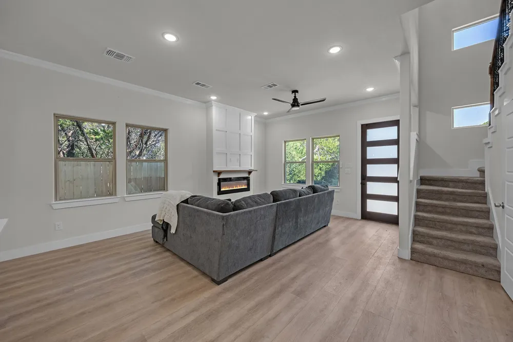 5511 Black Pine Circle Granbury, TX 76048