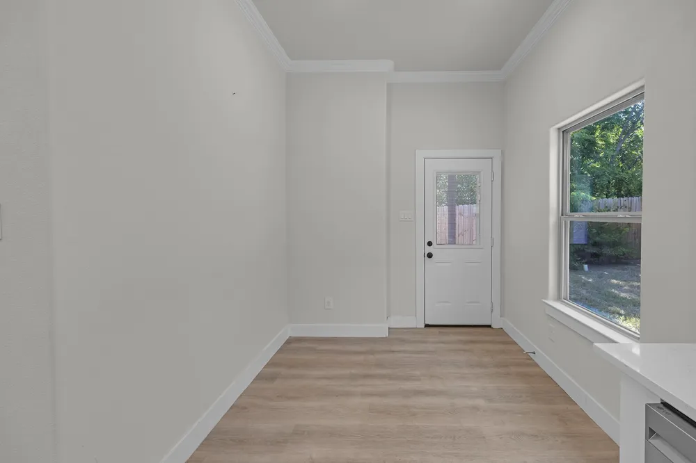 5511 Black Pine Circle Granbury, TX 76048