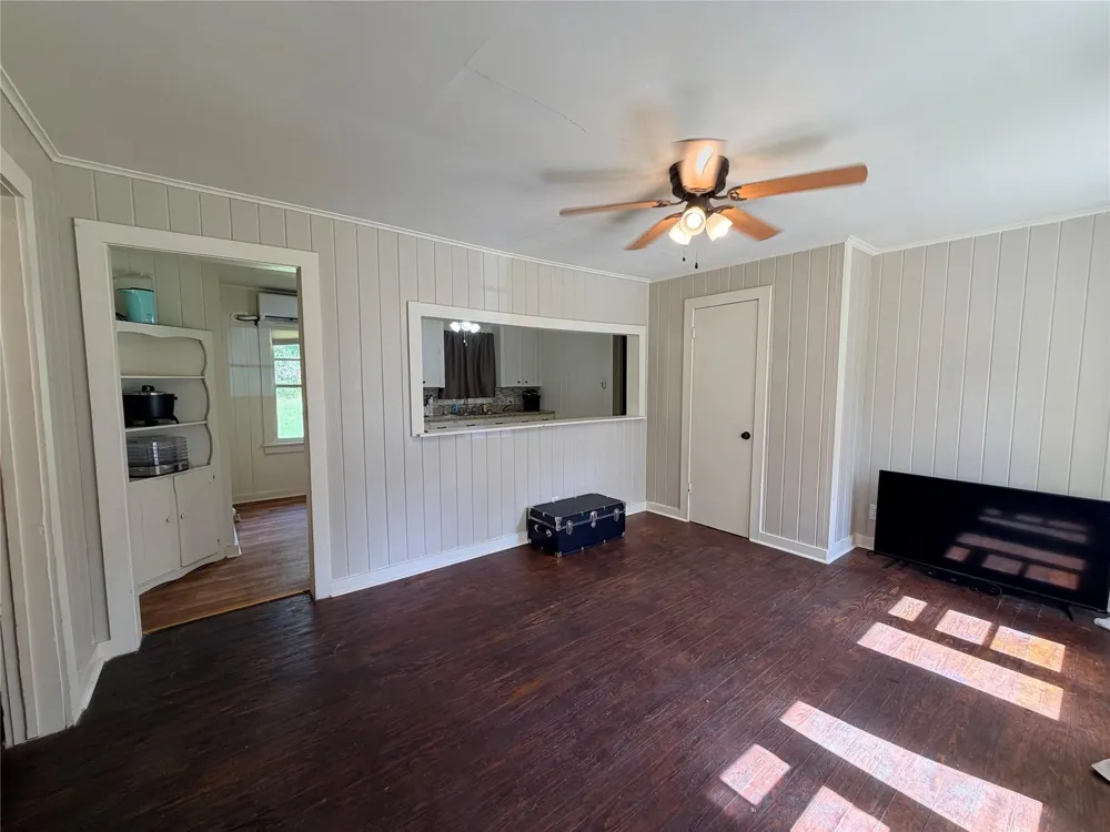 302 County Road 4473 Warren, TX 77664