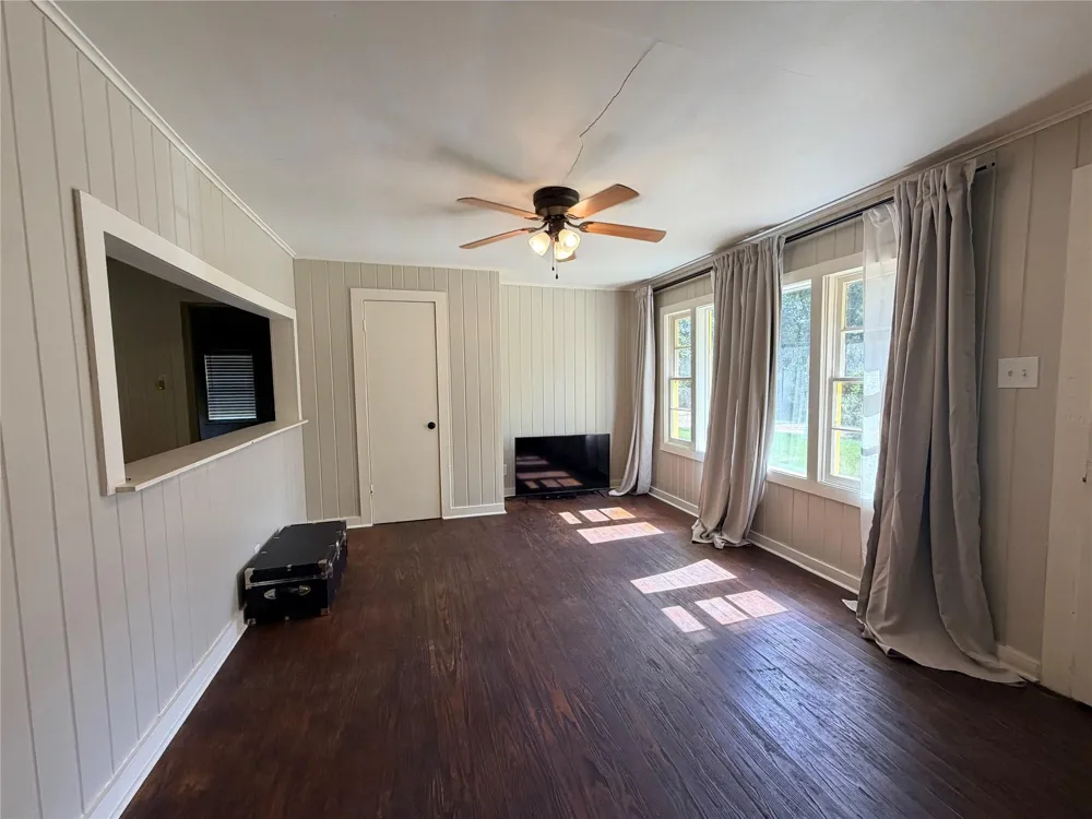302 County Road 4473 Warren, TX 77664