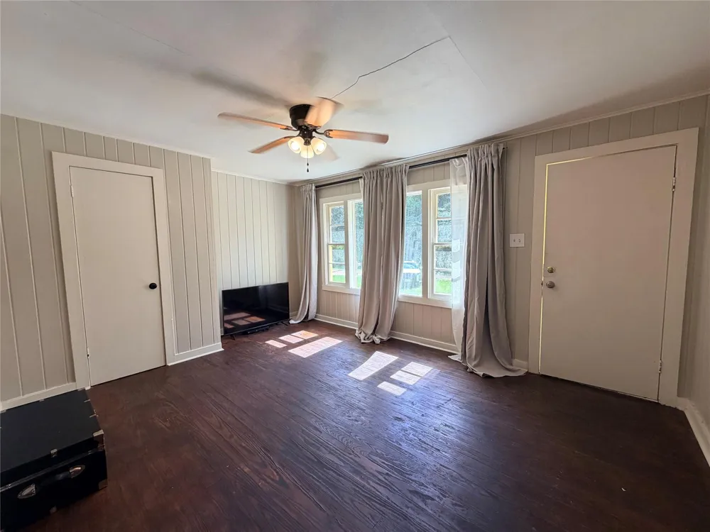 302 County Road 4473 Warren, TX 77664