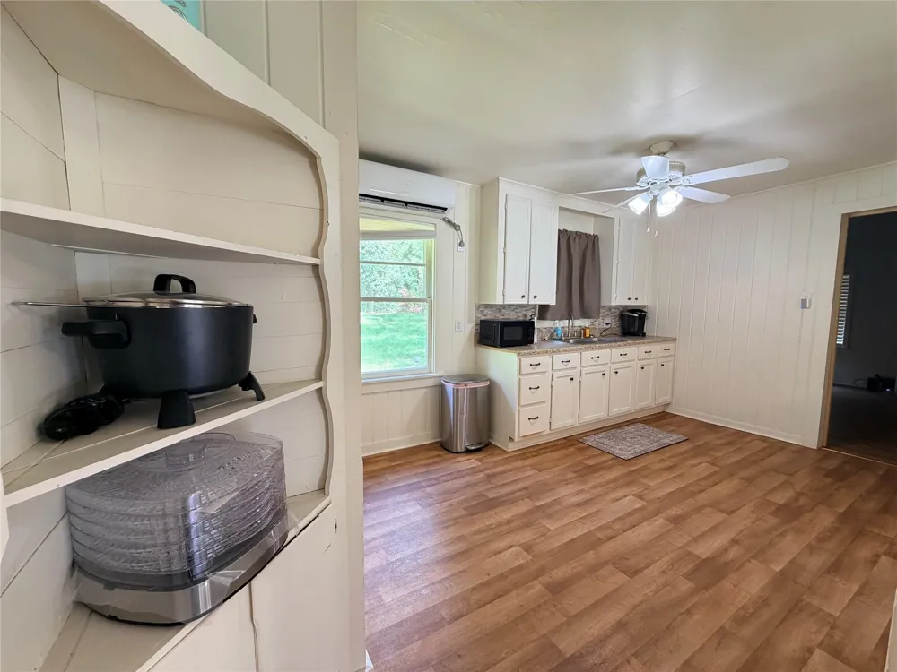302 County Road 4473 Warren, TX 77664