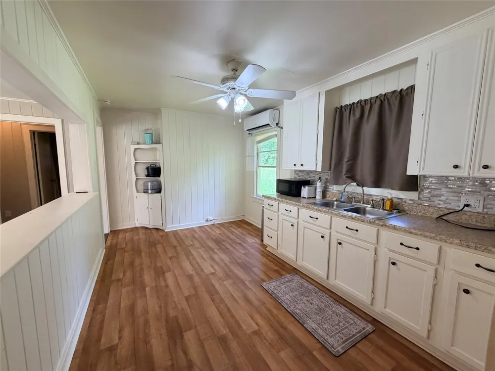 302 County Road 4473 Warren, TX 77664
