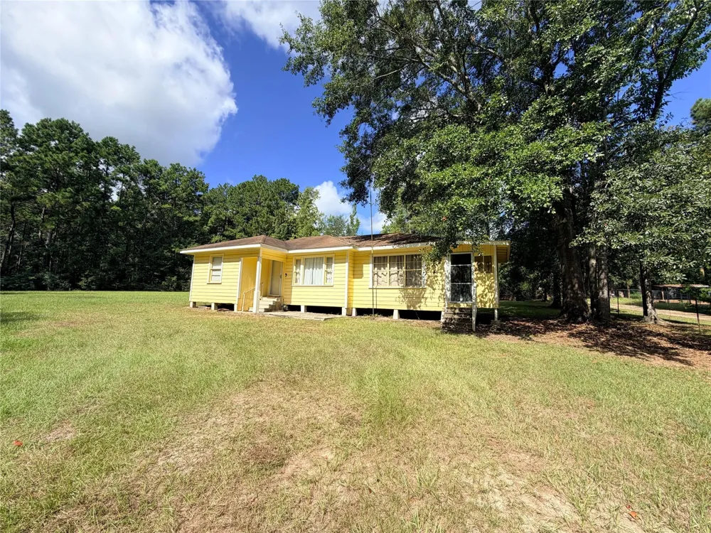 302 County Road 4473 Warren, TX 77664