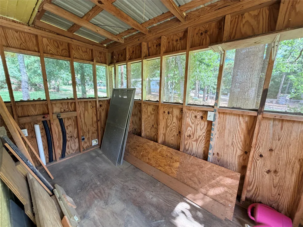 302 County Road 4473 Warren, TX 77664