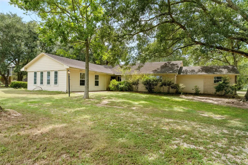 2436 S State Highway 71 El Campo, TX 77437