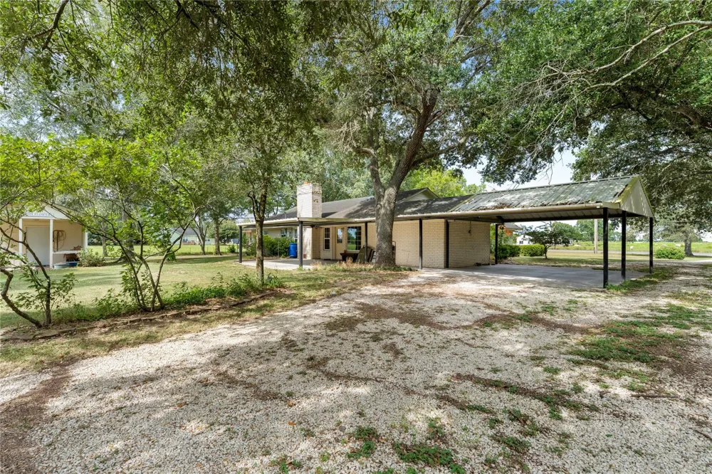 2436 S State Highway 71 El Campo, TX 77437