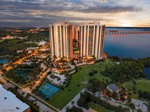 Oasis Grand Boulevard #1407