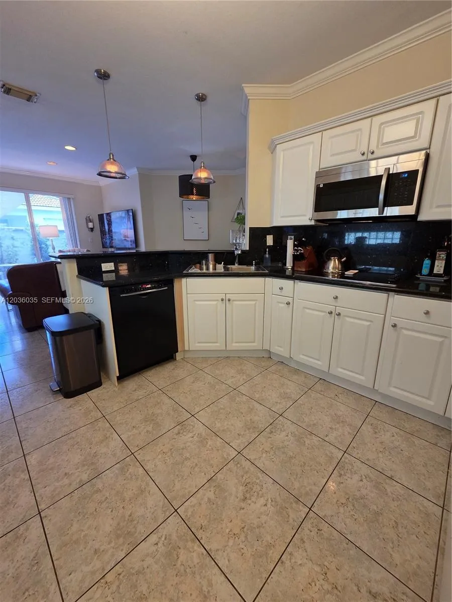 11253 NW 47th Ln Doral, FL 33178