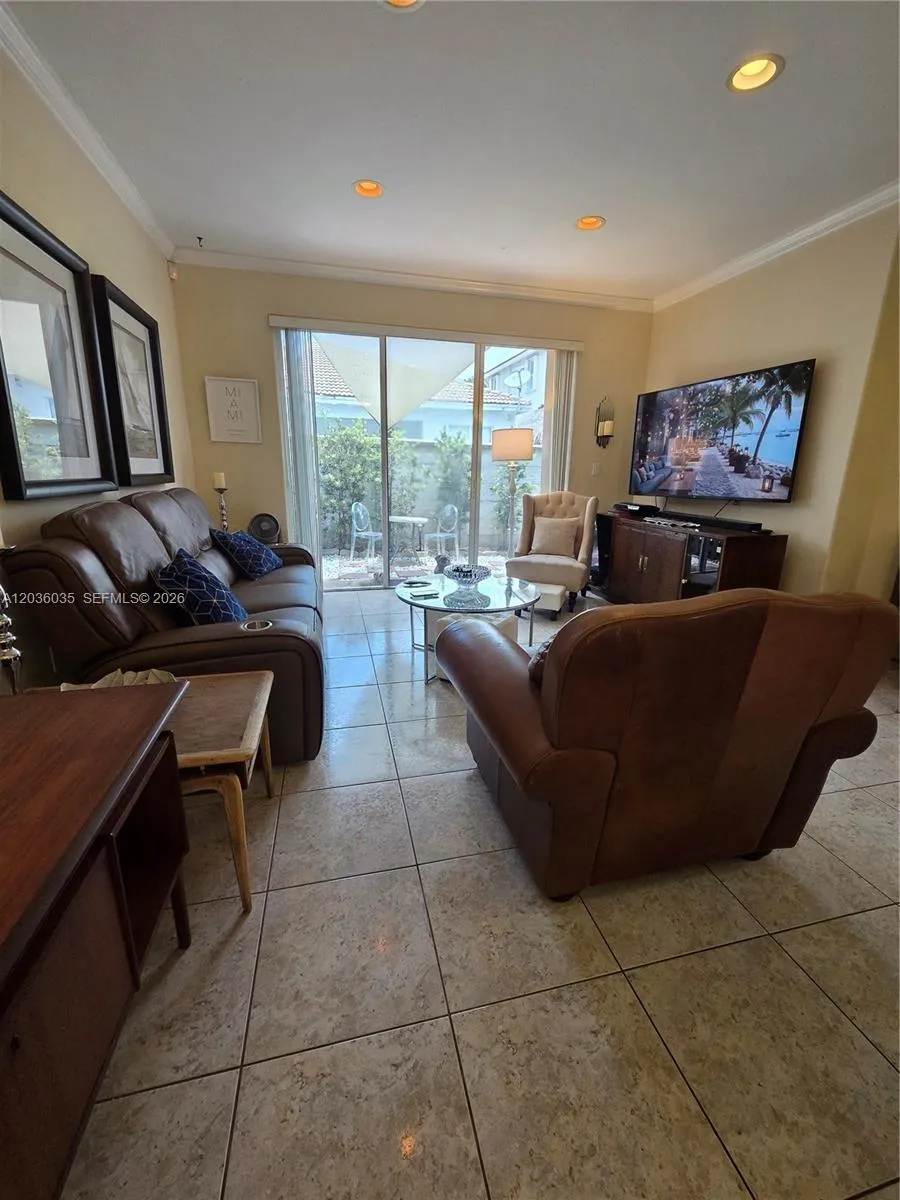 11253 NW 47th Ln Doral, FL 33178