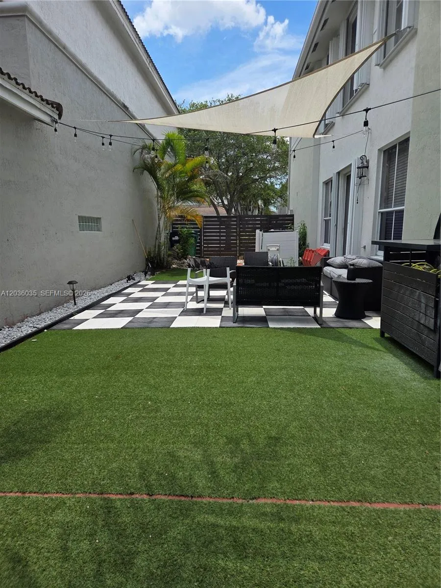 11253 NW 47th Ln Doral, FL 33178