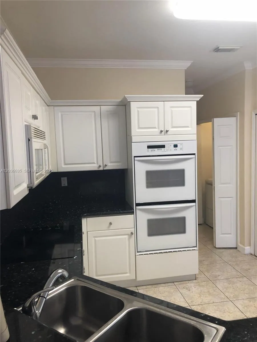 11253 NW 47th Ln Doral, FL 33178