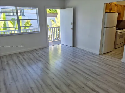 344 Meridian Ave #4B