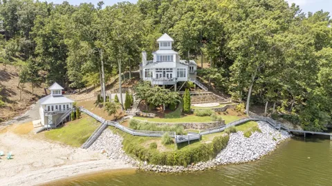 199 LAKESHORE LN