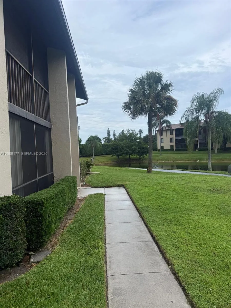 529 Shady Pine Way #B2 Green Acres, FL 33415