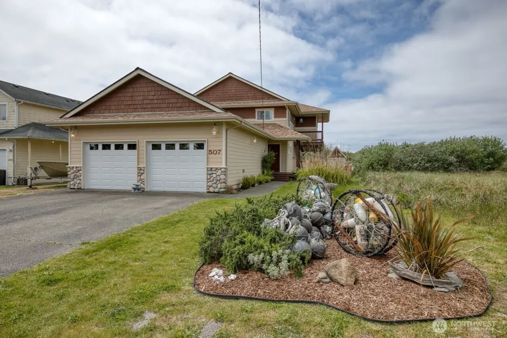 507 Sand Dune Avenue SW Ocean Shores, WA 98569