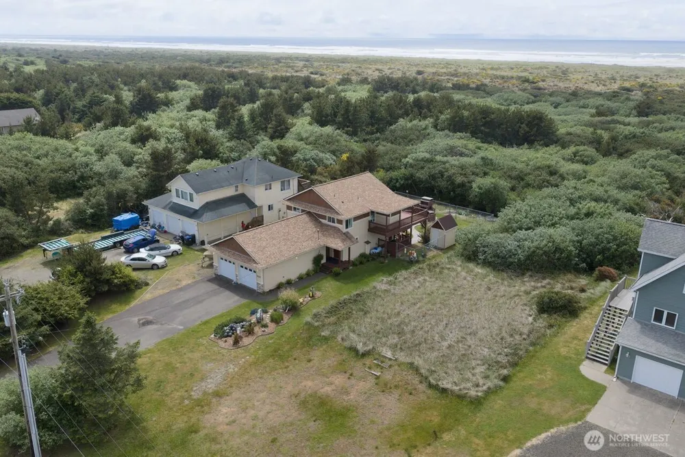 507 Sand Dune Avenue SW Ocean Shores, WA 98569