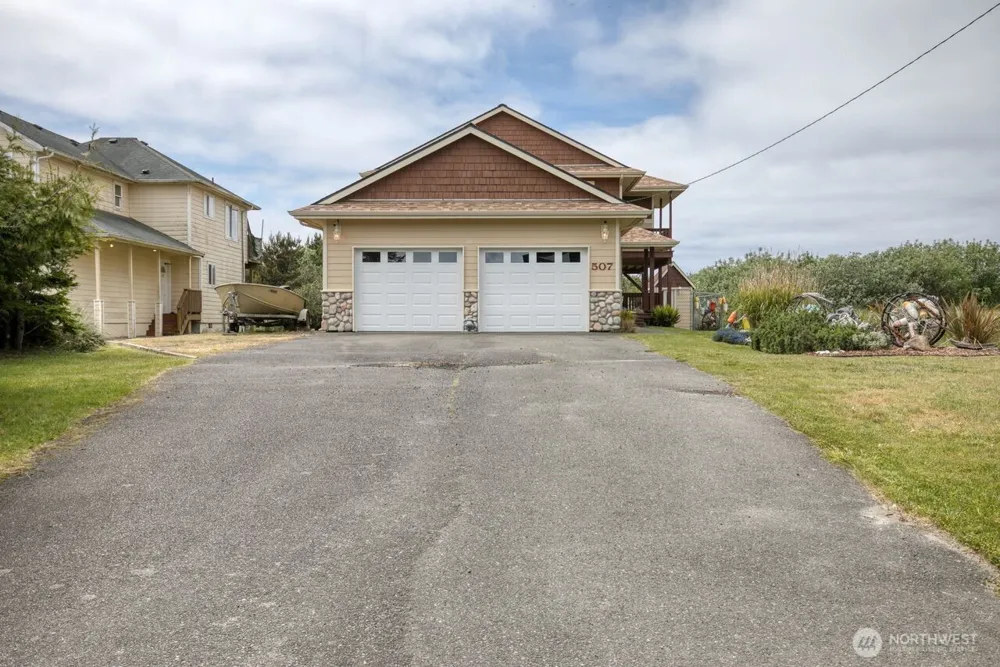 507 Sand Dune Avenue SW Ocean Shores, WA 98569