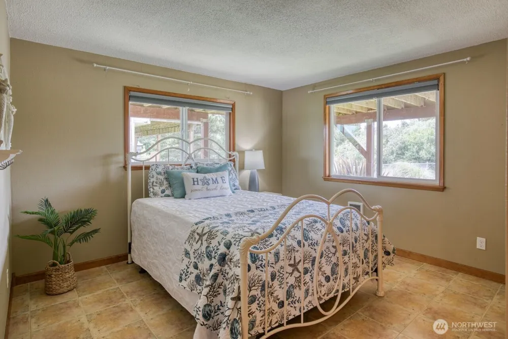 507 Sand Dune Avenue SW Ocean Shores, WA 98569