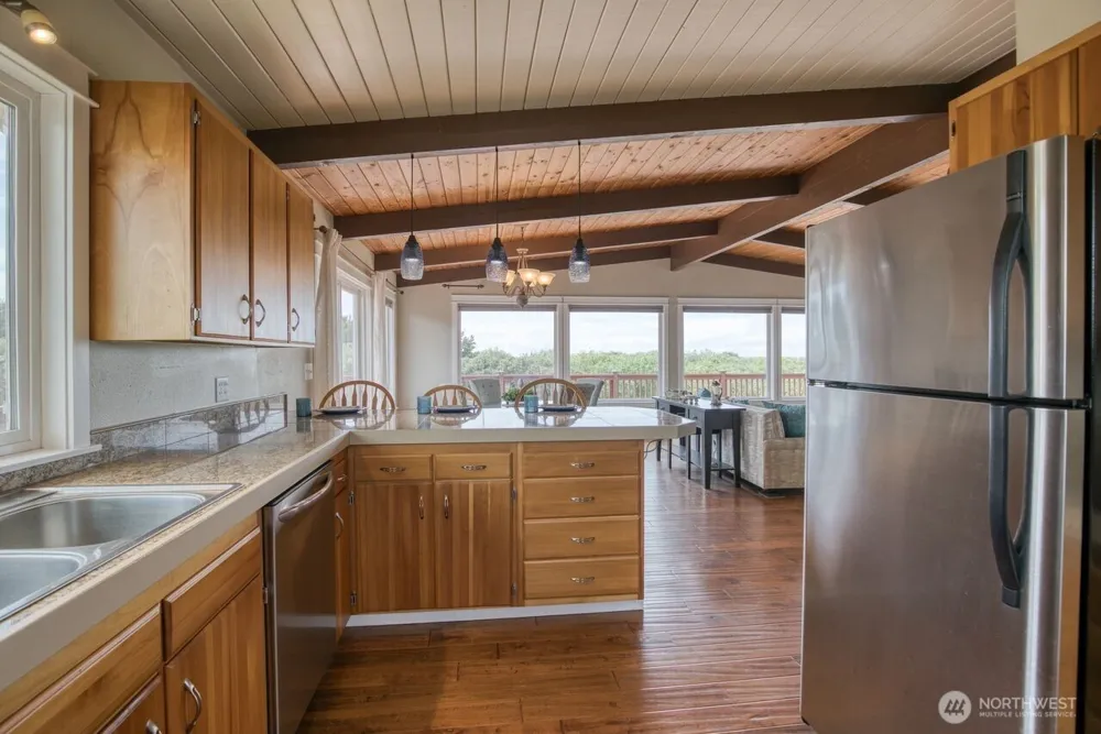 507 Sand Dune Avenue SW Ocean Shores, WA 98569
