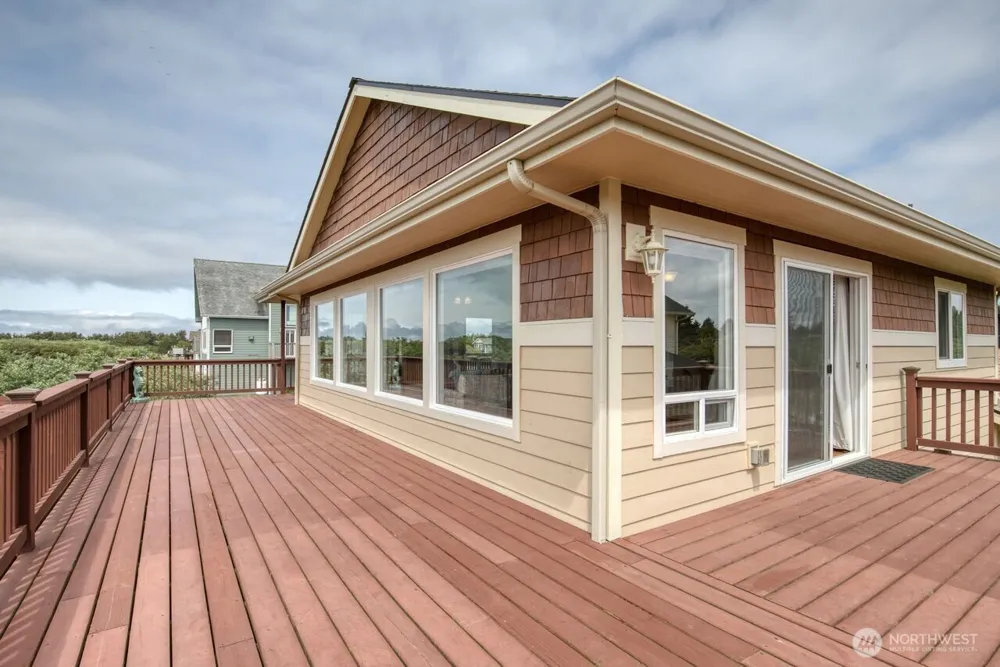 507 Sand Dune Avenue SW Ocean Shores, WA 98569