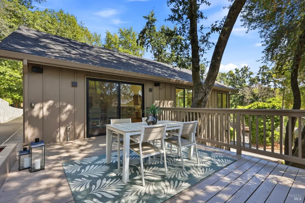 905 Robertson Road Glen Ellen, CA 95442