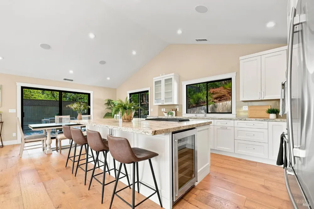 905 Robertson Road Glen Ellen, CA 95442